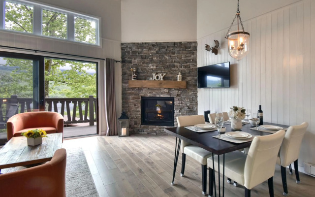 Stunning Condo - View on Lake Tremblant & Mountain