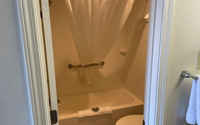 Quality Inn Clinton North