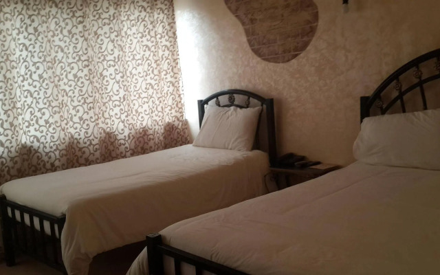 Caravan Hotel