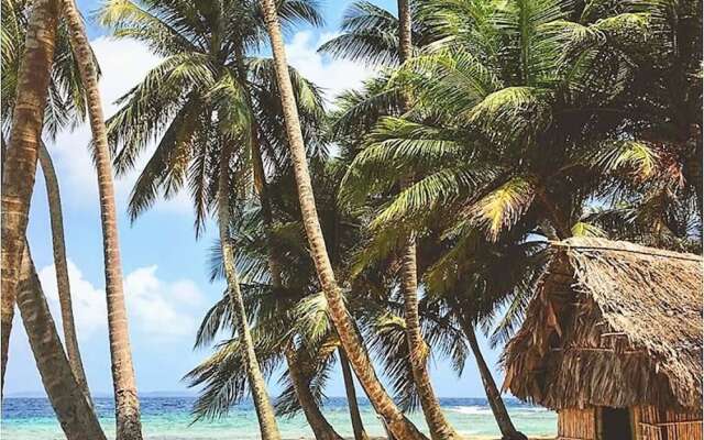 Cabins in Asserya Island - San Blas paradise - meals included