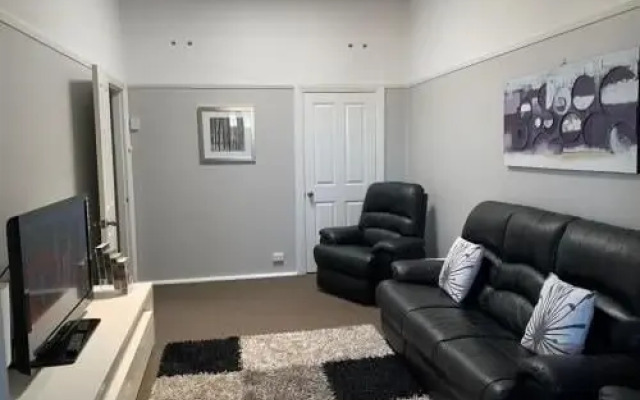 Five Ways CBD Apartment - Spacious, Wifi, Free Parking