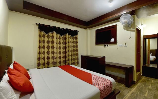 OYO 19498 Hotel Tridev