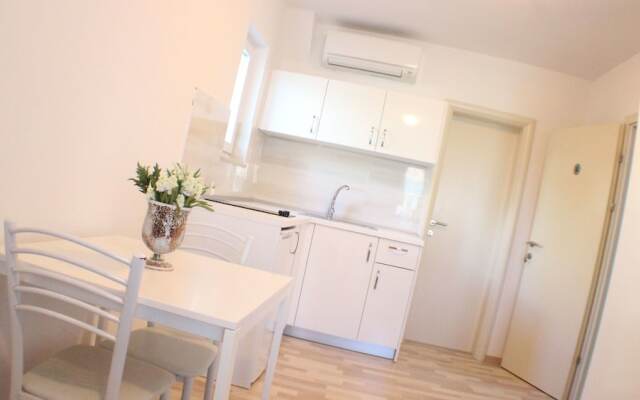 Apart-pansion Promajna