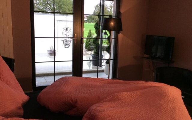 Landcafe mit Mini Hotel