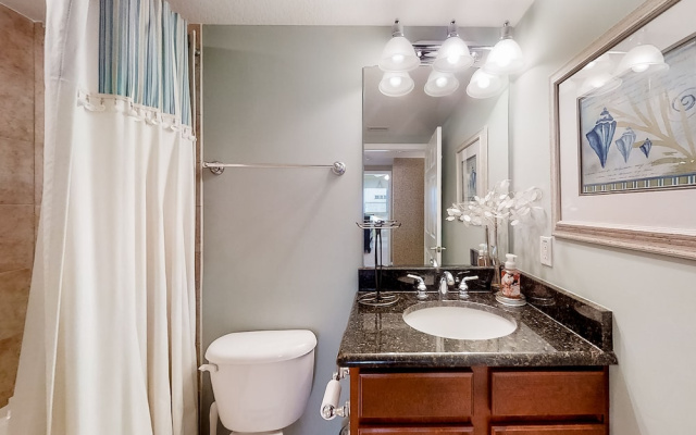 Opus Condos 702 - The Golden Leaf