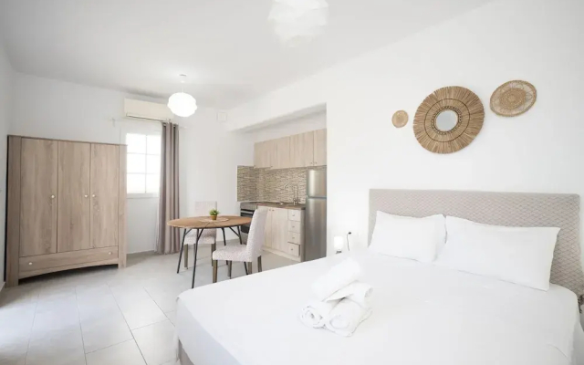 Island Nest Mykonos Suite w Shared Pool