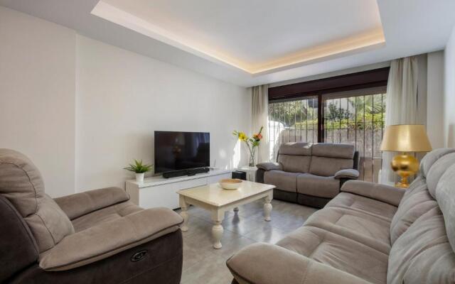 FIVE STAR 3 bedroom Apt in ideal location - RDR237