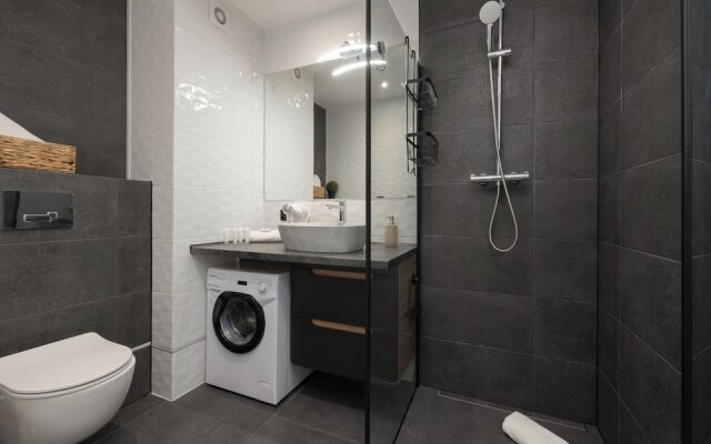 Kapitański Mostek by Renters