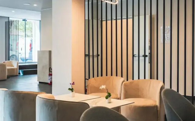 J Maluni City Hotel