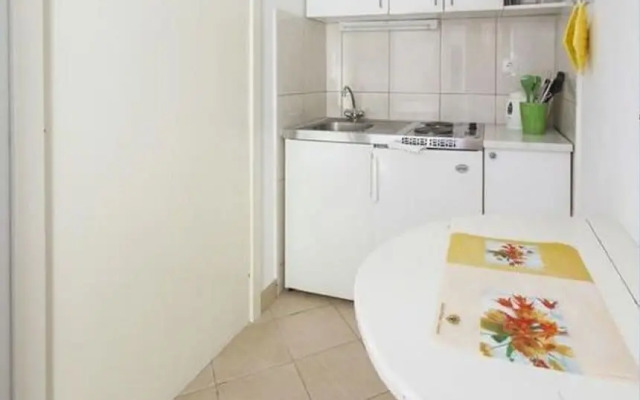 Cvita - 150 m From Pebble Beach - SA1