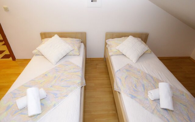 Pool Apartments Lucky Luke