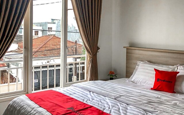 RedDoorz Syariah near Kenjeran Park