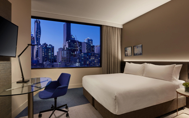 Crowne Plaza Melbourne by IHG – Guest Rooms – Melbourne