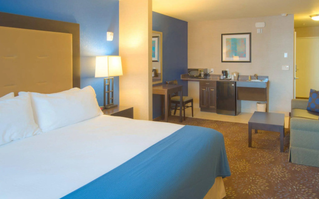 Holiday Inn Express & Suites Tacoma Downtown