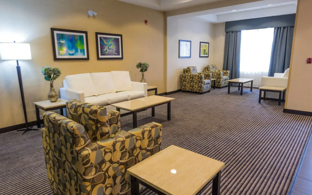 Holiday Inn Express & Suites Thunder Bay by IHG