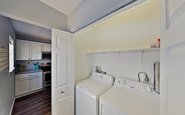 1982gulx 2 Bedroom Condo