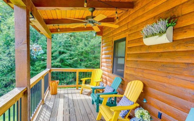 Spacious Wilmington Cabin: Walk to Lake