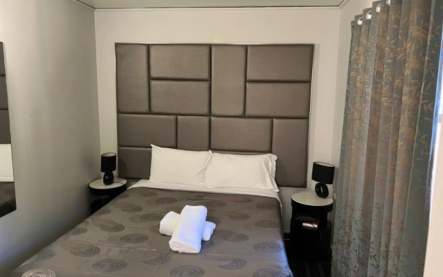 Executive Hideaway Motel
