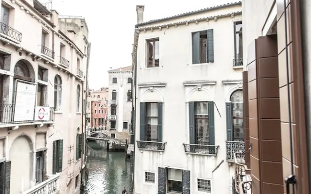 Rialto Canal View Deluxe R&R