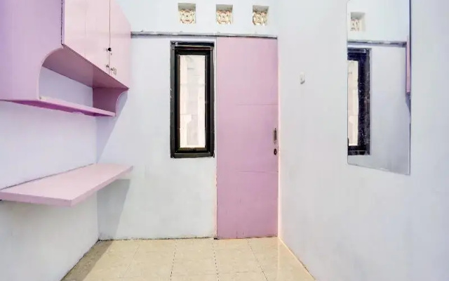 Spot On 91626 Rr Kost Putri Syariah