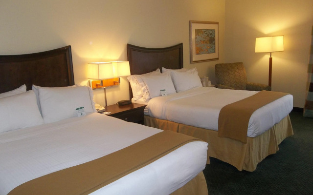 Holiday Inn Express Indianapolis Airport by IHG