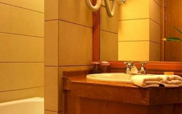 Maxcourt Hotel