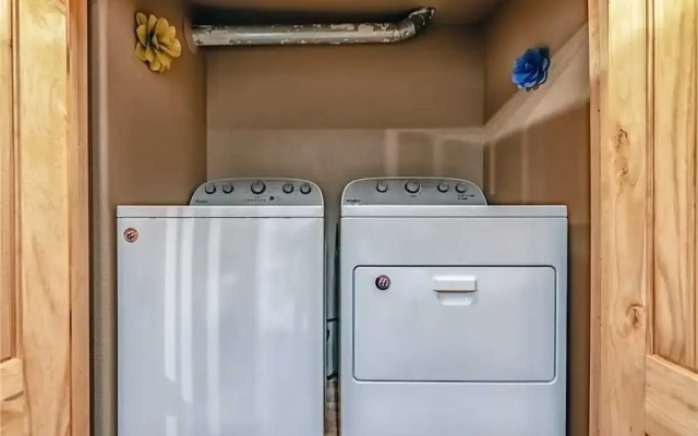 Cozy Knotty and Nice - Four Bedroom Cabin