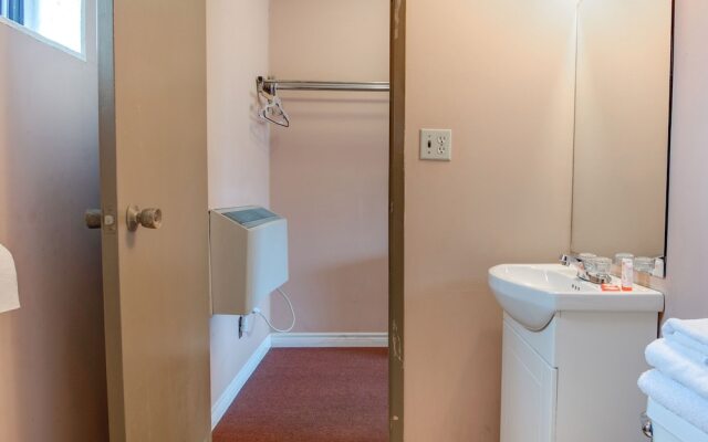 Falls Inn Near Casino Niagara By OYO