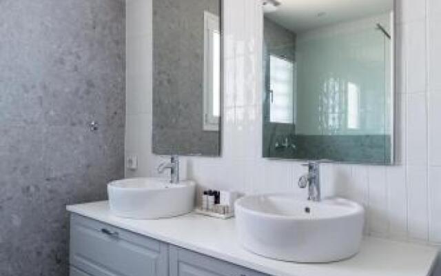 Elegant Luminous 3BD apartment in Kolonaki