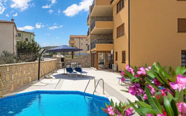 Awesome Home in Liznjan With Wifi and 2 Bedrooms