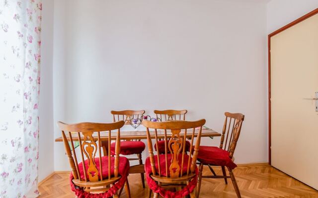 Scenic Apartment in Pakoštane Near Sea And Town Centre