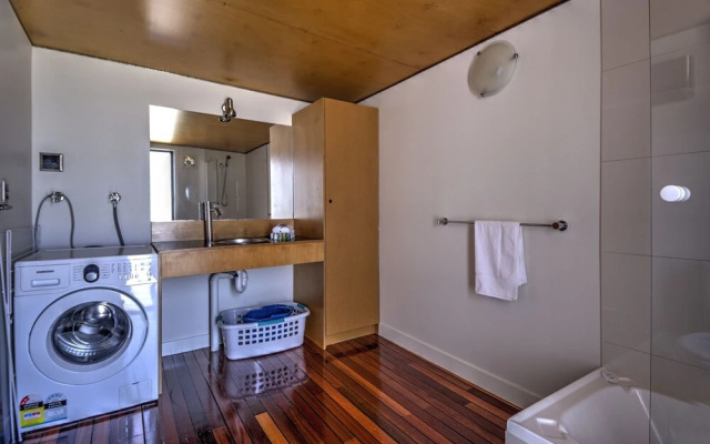 Freycinet Beach Apartments