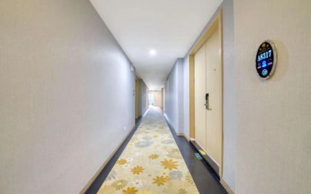 Q+ Bailing Ejia Business Hotel (Shanghai International Tourism Resort)