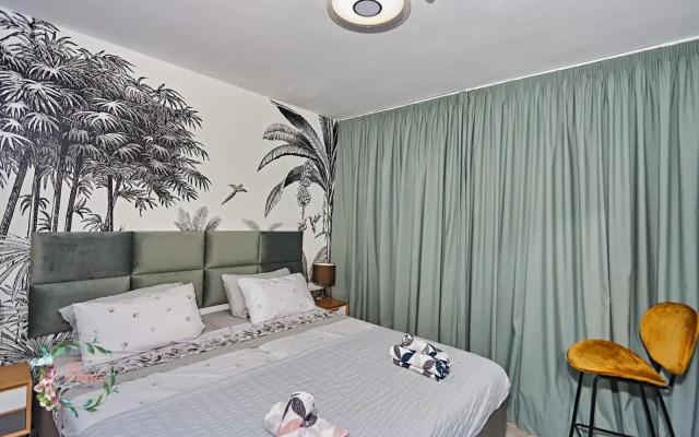 Parrot's House- Yumbo center