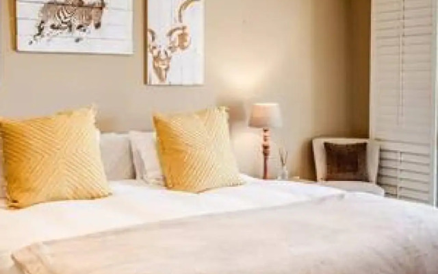 Beachy Apartment w Pool Ocean Views Beach Steps