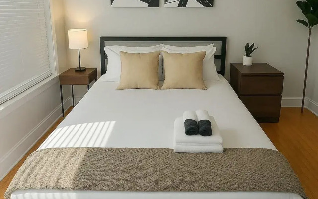 2BR Living - Halsted rep