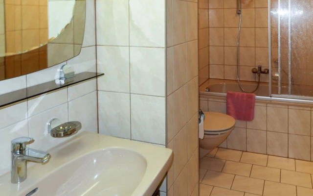 Burg Biedenegg mit Schlosscaf Flie