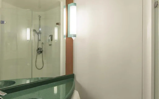 ibis Lyon Caluire Cité Internationale