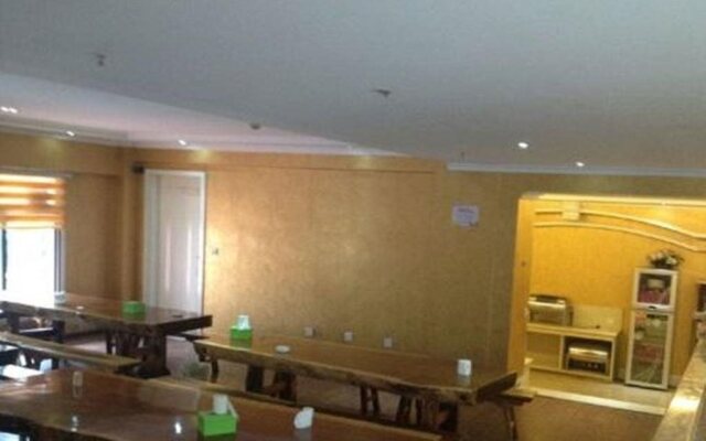 Golden Harbour Hotel