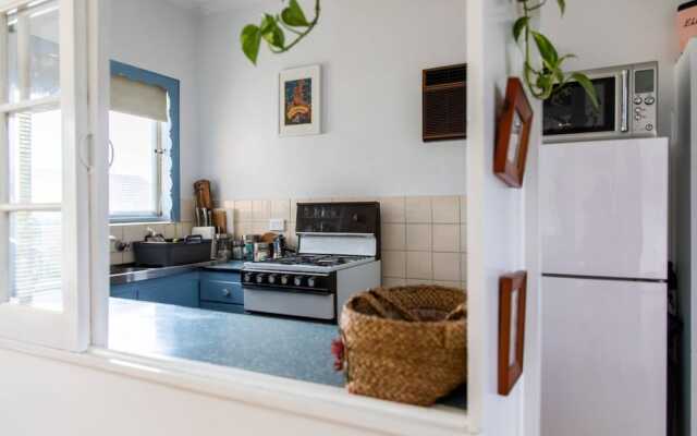 Retro 1 Bedroom Apartment In Melbourne's Hawthorn