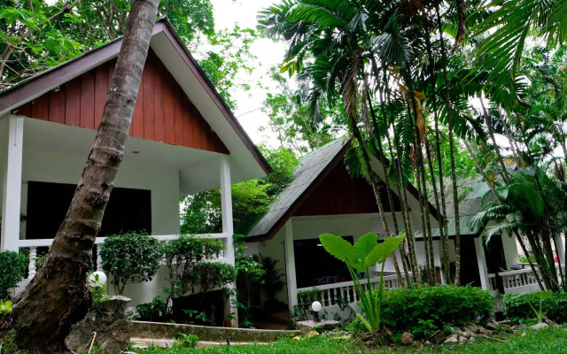 Fullmoon Beach Resort