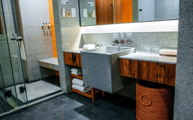 QI Hotel