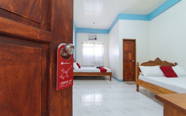 RedDoorz Near Lucap Wharf Alaminos