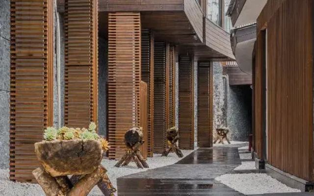 Lugu Lake Mosuo Home Hotel