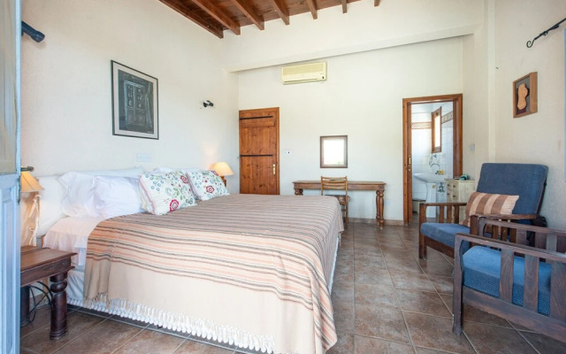 Adamos 1 br Hotel Apartments