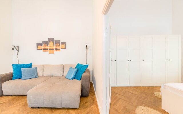 Oasis Apartments - Liberty Square