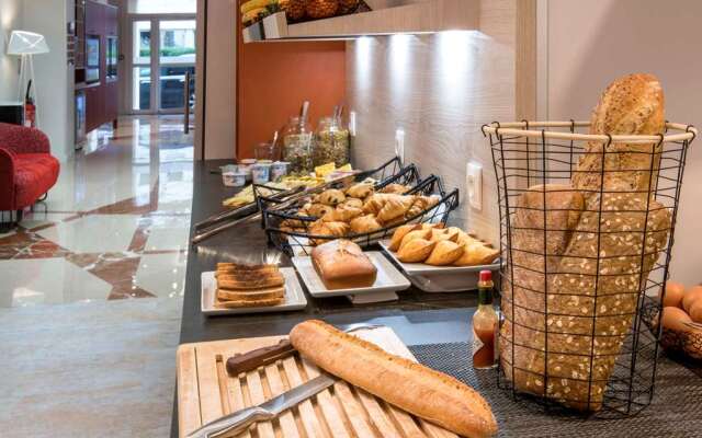 Hôtel Mercure Paris Pont de Levallois Neuilly