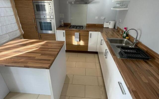 Holiday Home In Cardiff, Sleeps 8