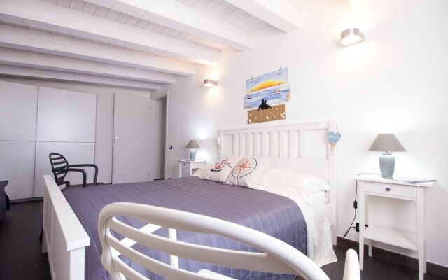 Casesicule: Corallo Charme Sea View Apartment On The Pozzallo Promenade Beach At 30 M Wi fi