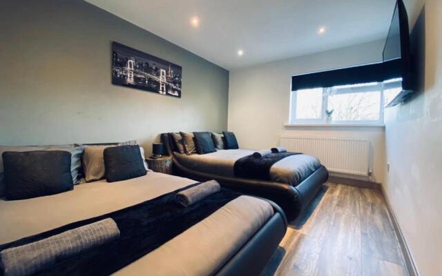 Birmingham Modern & Stylish 3 Bedroom House